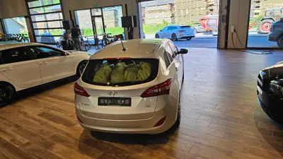 Hyundai i30 Wagon 1.6 CRDi — Monospace diesel robuste, 82'000 km, équipement premium — Miniature 12