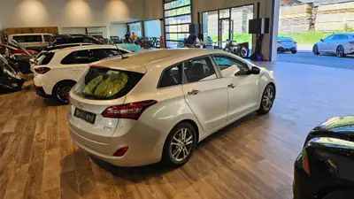 Hyundai i30 Wagon 1.6 CRDi — Monospace diesel robuste, 82'000 km, équipement premium — Miniature 10