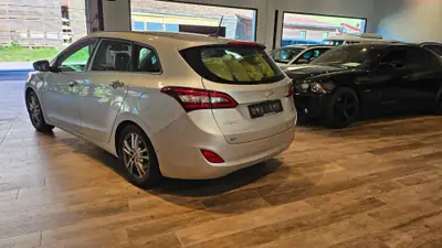 Hyundai i30 Wagon 1.6 CRDi — Monospace diesel robuste, 82'000 km, équipement premium — Miniature 13
