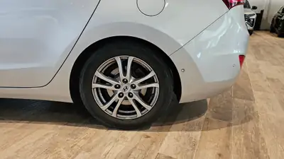 Hyundai i30 Wagon 1.6 CRDi — Monospace diesel robuste, 82'000 km, équipement premium — Miniature 17