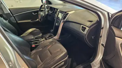 Hyundai i30 Wagon 1.6 CRDi — Monospace diesel robuste, 82'000 km, équipement premium — Miniature 19