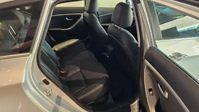 Hyundai i30 Wagon 1.6 CRDi — Monospace diesel robuste, 82'000 km, équipement premium — Miniature 20