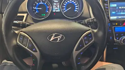Hyundai i30 Wagon 1.6 CRDi — Monospace diesel robuste, 82'000 km, équipement premium — Miniature 30