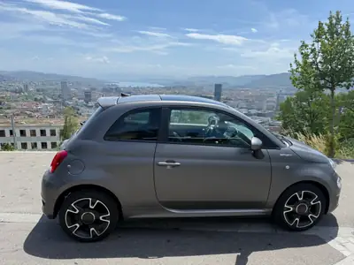 Fiat 500 1.0 Hybrid Sport — Citadine urbaine écologique avec toit panoramique — Außenansicht