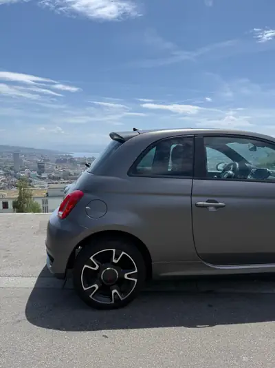 Fiat 500 1.0 Hybrid Sport — Citadine urbaine écologique avec toit panoramique — Miniatur 9