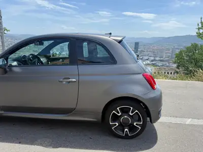 Fiat 500 1.0 Hybrid Sport — Citadine urbaine écologique avec toit panoramique — Miniatur 8