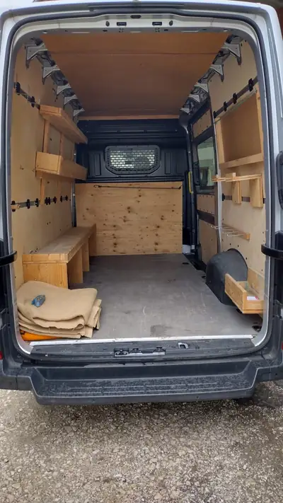 VW Crafter 2.0 TDI 102 — Utilitaire polyvalent, 41'000 km seulement — côté