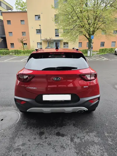 Kia Stonic 1.0 T-GDi — SUV compact dynamique, 35 000 km seulement — side view