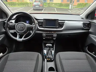 Kia Stonic 1.0 T-GDi — SUV compact dynamique, 35 000 km seulement — dashboard