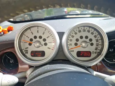 MINI Cabrio 2007 — Décapotable iconique, moteur 1.6L essence dynamique — fianco