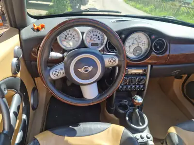 MINI Cabrio 2007 — Décapotable iconique, moteur 1.6L essence dynamique — interni