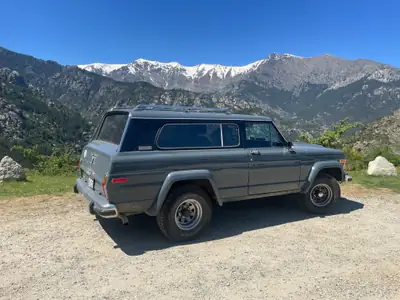 Jeep Cherokee 1982 — Légende tout-terrain avec 46 000 km, automata fiable — fianco