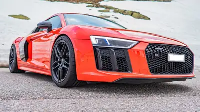 Audi R8 5.2 FSI V10 plus — Supercar allemande, 610 ch purs — fianco