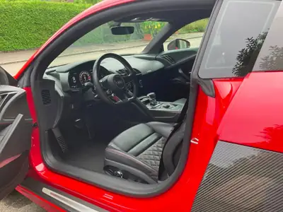 Audi R8 5.2 FSI V10 plus — Supercar allemande, 610 ch purs — interni