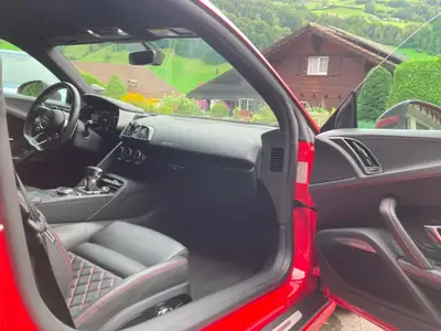 Audi R8 5.2 FSI V10 plus — Supercar allemande, 610 ch purs — Miniatura 7
