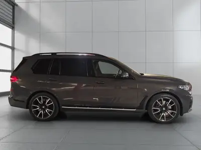 BMW X7 xDrive 40d — SUV 7 places premium, moteur hybride 48V, entretien à jour — interior