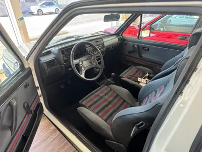 Volkswagen Golf 1800 GTI 1985 — Légende Youngtimer, État d'origine impeccable — Heckansicht