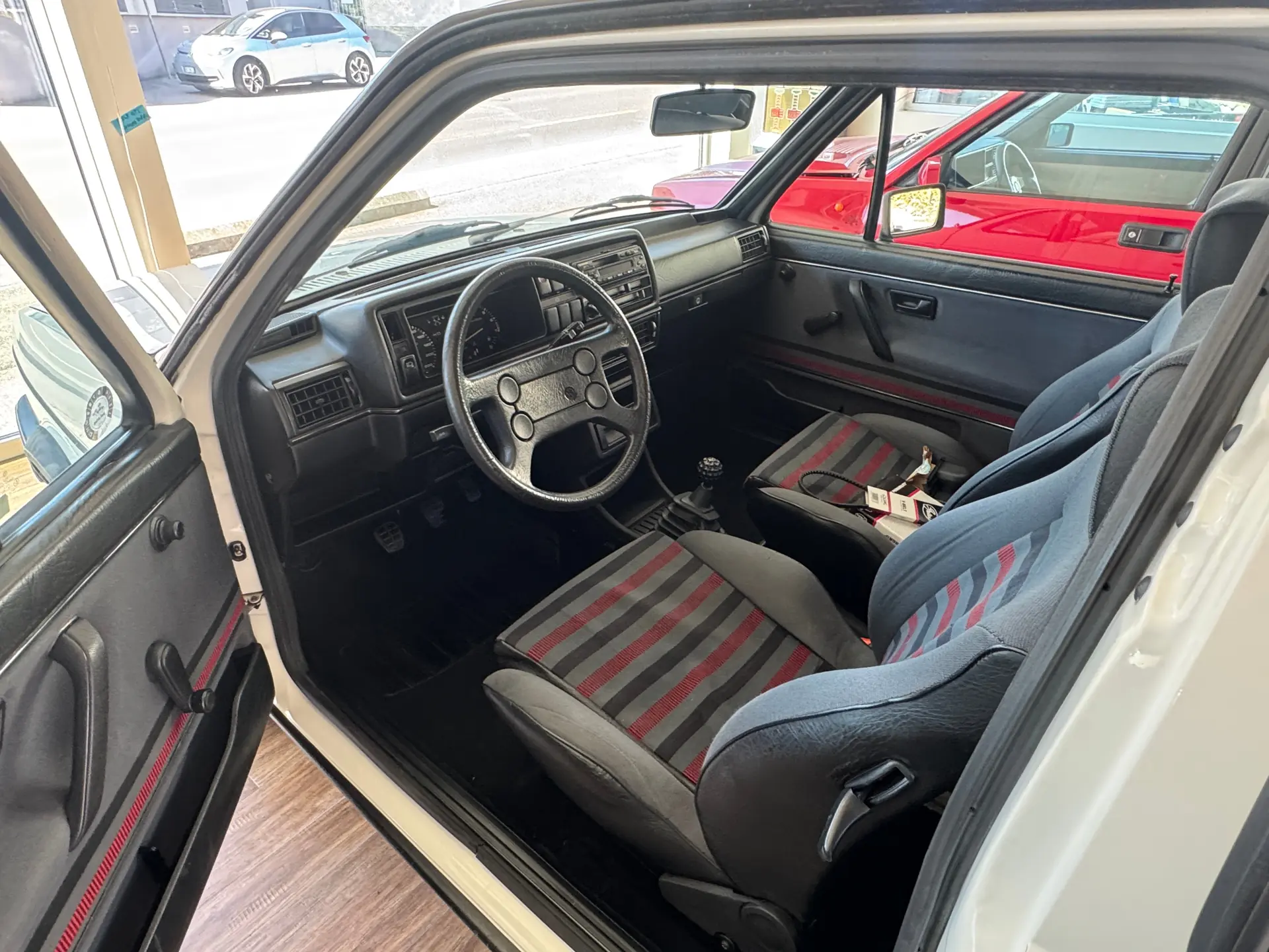 Volkswagen Golf 1985 occasion Remaufens — 3