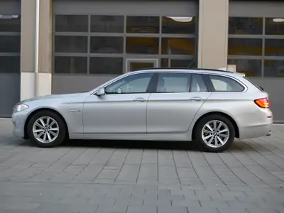 BMW 523i Touring — Break élégant, moteur performant et entretien à jour — tableau de bord