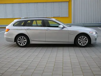 BMW 523i Touring — Break élégant, moteur performant et entretien à jour — intérieur