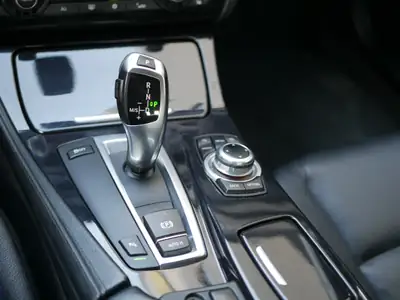 BMW 523i Touring — Break élégant, moteur performant et entretien à jour — détail