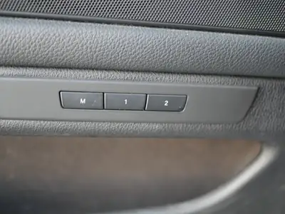 BMW 523i Touring — Break élégant, moteur performant et entretien à jour — Miniature 8