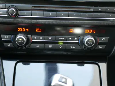 BMW 523i Touring — Break élégant, moteur performant et entretien à jour — Miniature 7