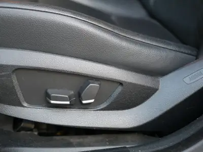 BMW 523i Touring — Break élégant, moteur performant et entretien à jour — Miniature 10