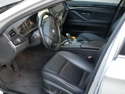BMW 523i Touring — Break élégant, moteur performant et entretien à jour — Miniature 11