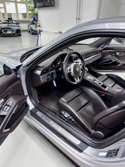 Porsche 911 Turbo S PDK 2015 — Surpuissance 560 ch et garantie moteur Porsche — intérieur