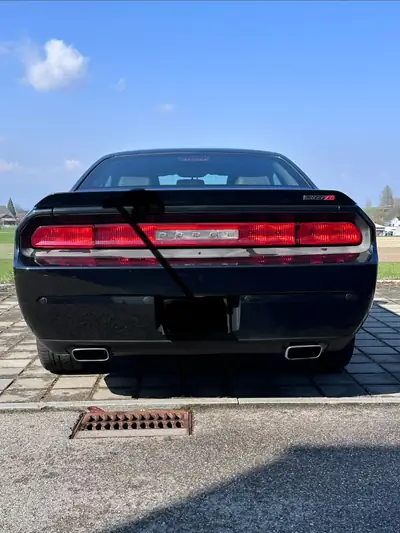Dodge Challenger SRT 8 2012 — Muscle-car américain légendaire, 485 ch sans compromis — cruscotto