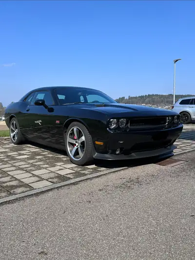 Dodge Challenger SRT 8 2012 — Muscle-car américain légendaire, 485 ch sans compromis — dettaglio