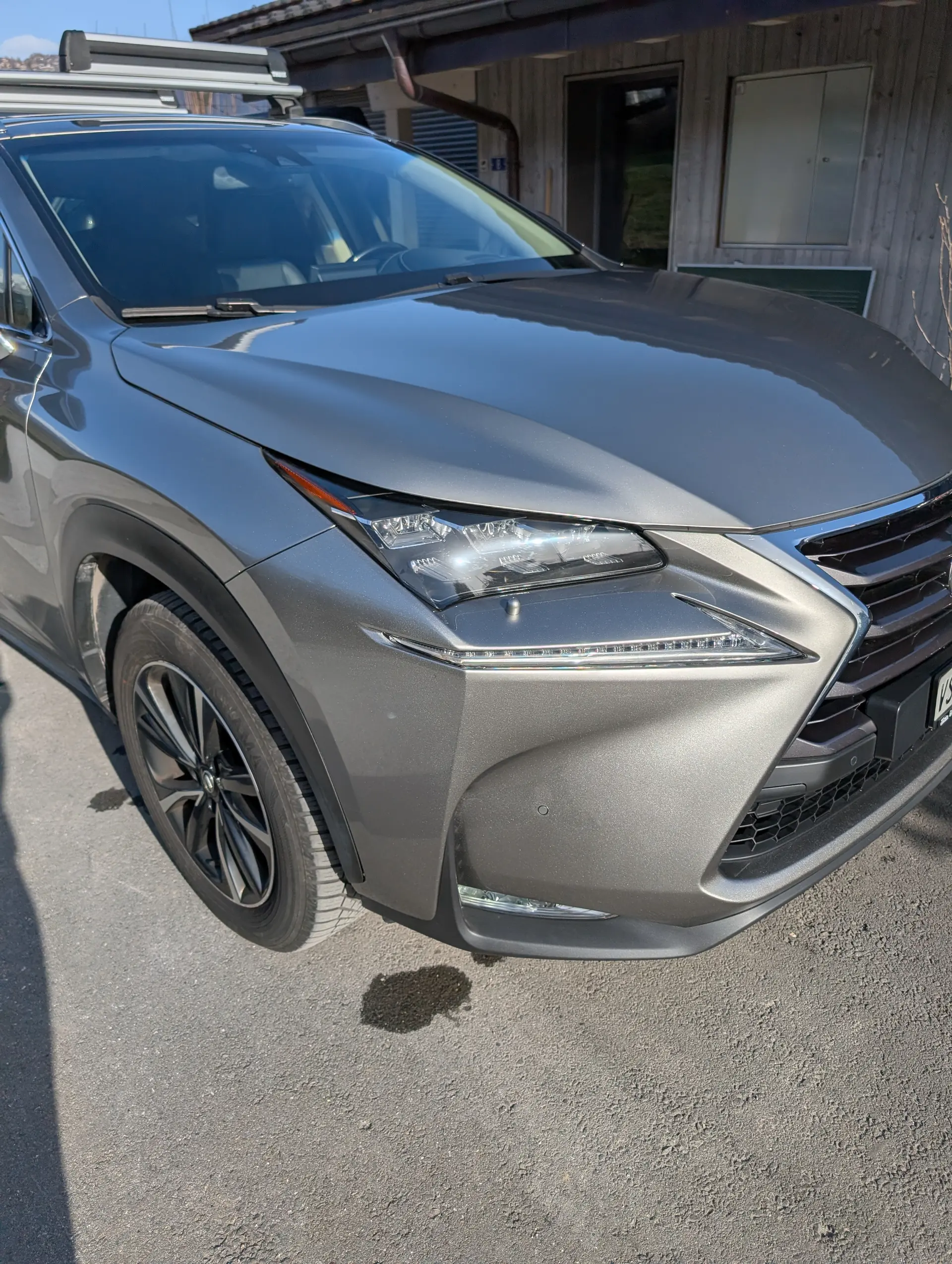 Lexus NX 200t Impression — SUV compact premium, 88000 km, traction intégrale — Außenansicht