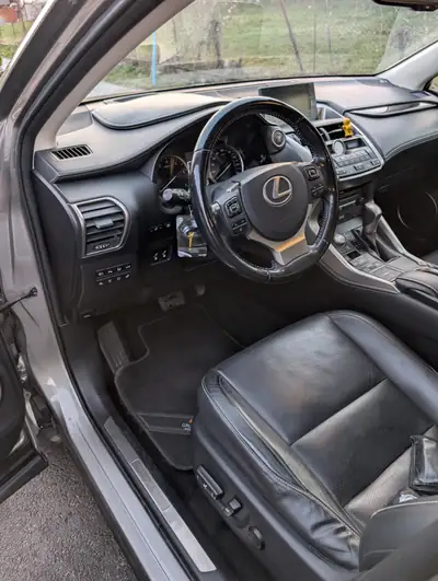 Lexus NX 200t Impression — SUV compact premium, 88000 km, traction intégrale — dettaglio