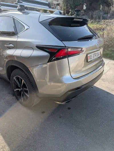 Lexus NX 200t Impression — SUV compact premium, 88000 km, traction intégrale — interni