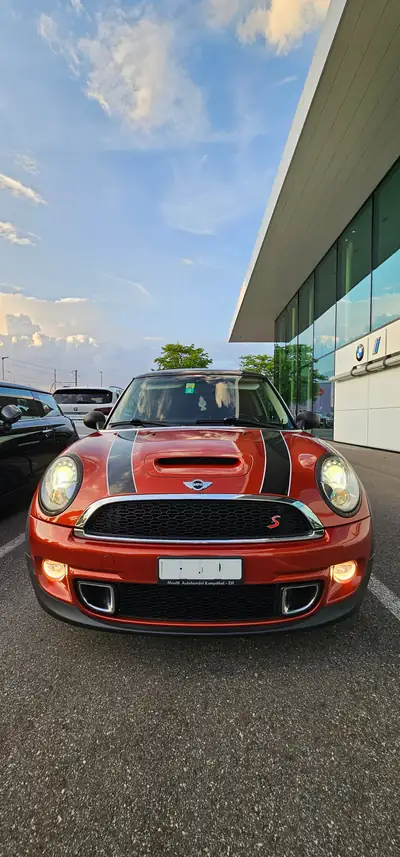MINI Cooper S 1.6i — Sportive compacte orange, 184 ch dynamiques et économes — vista esterna