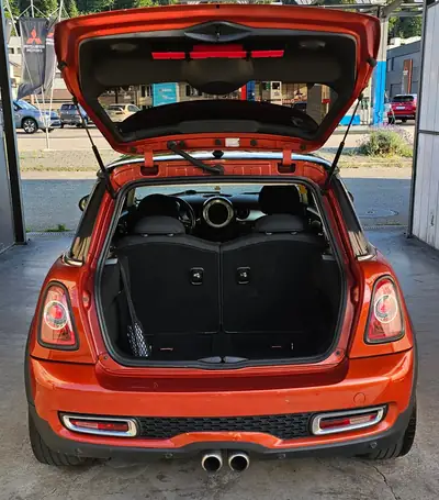 MINI Cooper S 1.6i — Sportive compacte orange, 184 ch dynamiques et économes — interni