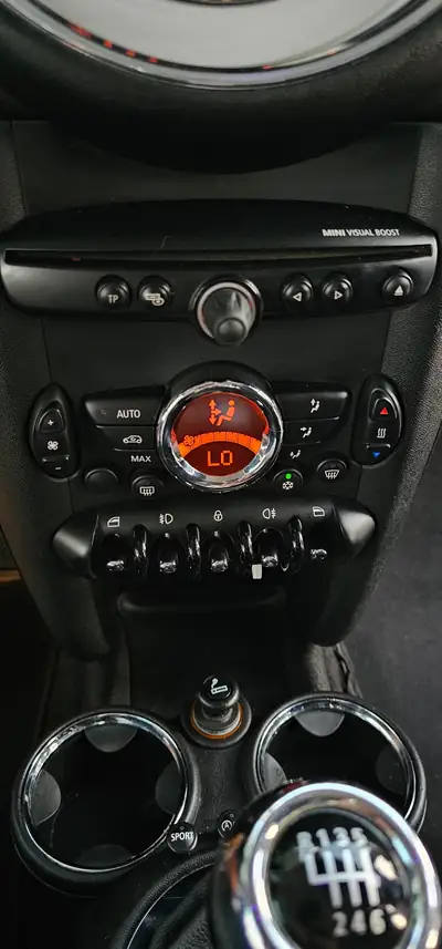 MINI Cooper S 1.6i — Sportive compacte orange, 184 ch dynamiques et économes — Miniatura 9