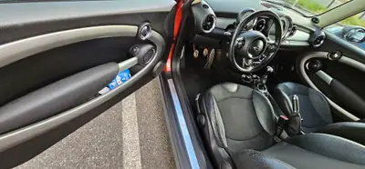 MINI Cooper S 1.6i — Sportive compacte orange, 184 ch dynamiques et économes — Miniatura 10