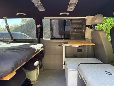 VW T5 Camper Allrad — Minibus 8 places tout-terrain, diesel robuste et spacieux — dettaglio