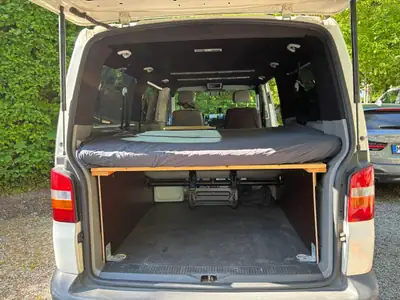 VW T5 Camper Allrad — Minibus 8 places tout-terrain, diesel robuste et spacieux — interni