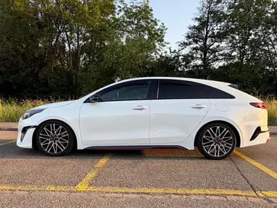 Kia ProCeed 1.6 T-GDi GT 2023 — Coupé sportif abaissé, 204 ch et consommation maîtrisée — Seitenansicht