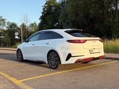 Kia ProCeed 1.6 T-GDi GT 2023 — Coupé sportif abaissé, 204 ch et consommation maîtrisée — Innenraum