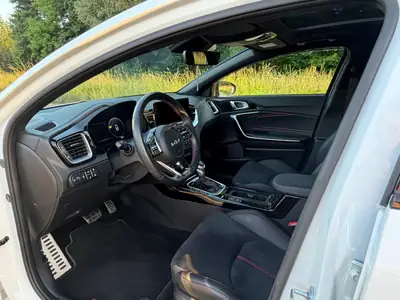 Kia ProCeed 1.6 T-GDi GT 2023 — Coupé sportif abaissé, 204 ch et consommation maîtrisée — Detail
