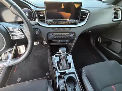Kia ProCeed 1.6 T-GDi GT 2023 — Coupé sportif abaissé, 204 ch et consommation maîtrisée — Miniatur 7