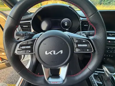 Kia ProCeed 1.6 T-GDi GT 2023 — Coupé sportif abaissé, 204 ch et consommation maîtrisée — Miniatur 8