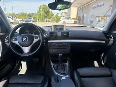 BMW 120d — Berline compacte diesel automatique, 163 ch fiables — Armaturenbrett