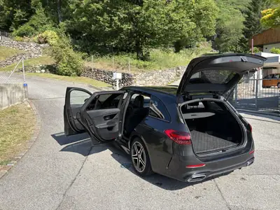 Mercedes-Benz C 300 AMG Line 4matic — Break sportif hybride, 36 500 km seulement — vista posteriore