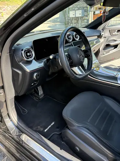 Mercedes-Benz C 300 AMG Line 4matic — Break sportif hybride, 36 500 km seulement — interni