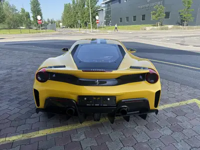 Ferrari 488 Pista — Supercars 720 ch, Giallo Triplo Strato, Suivi Ferrari Complet — Außenansicht